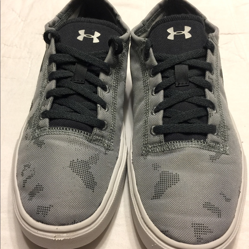 UNDER ARMOUR GREY CAMO PRINT SNEAKERS WOMENS Sz 7.5 GUC